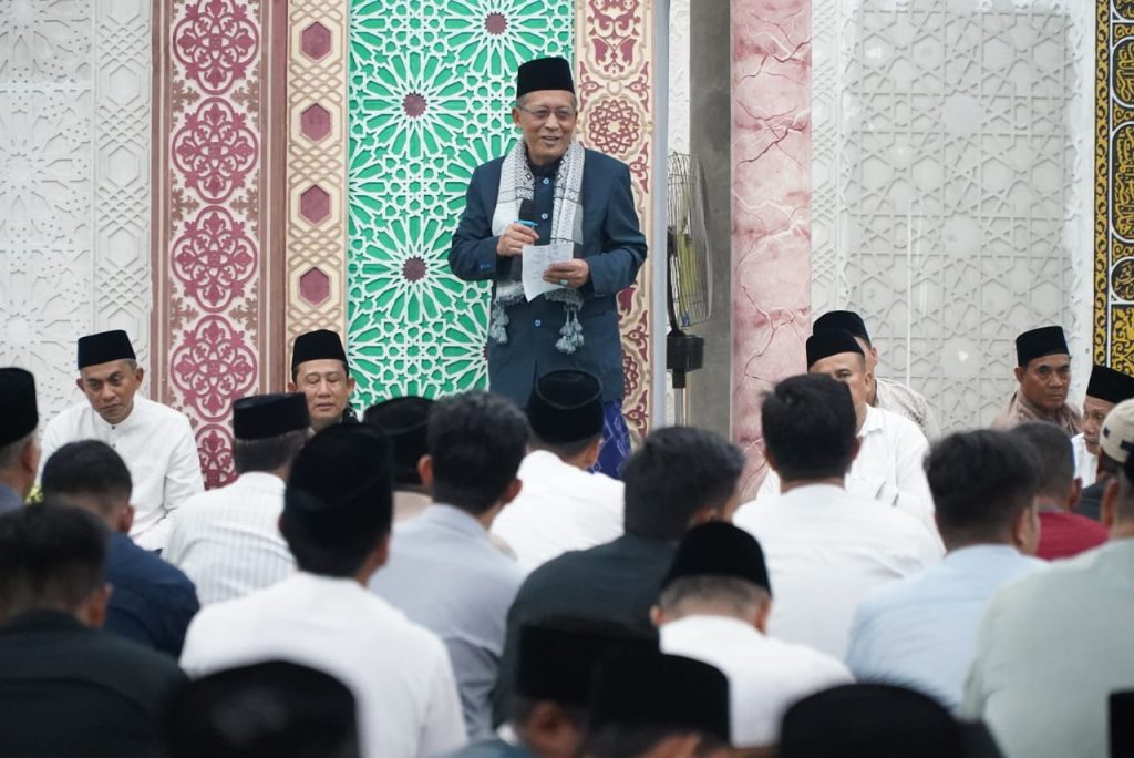 azranews.com, Sengeti -  Wakil Gubernur (Wagub) Jambi Drs. H. Abdullah Sani, M.Pd.I mengemukakan bahwa kebaikkan hubungan antara ulama dan umara dapat menjaga kerukunan dan persatuan masyarakat. Keduanya dapat berkolaborasi dan bersinergi untuk mewujudkan kesejahteraan umat dan kemajuan pembangunan dalam mengayomi masyarakat. 